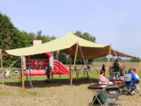 Chapiteau élégant pour des fêtes chez vous.