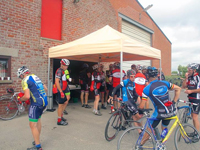 Tonnelle pliable avec des bâches en pvc beige