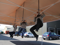 Construction en aluminium hyper solide : plusieurs personnes adultes peuvent s'y suspendre !